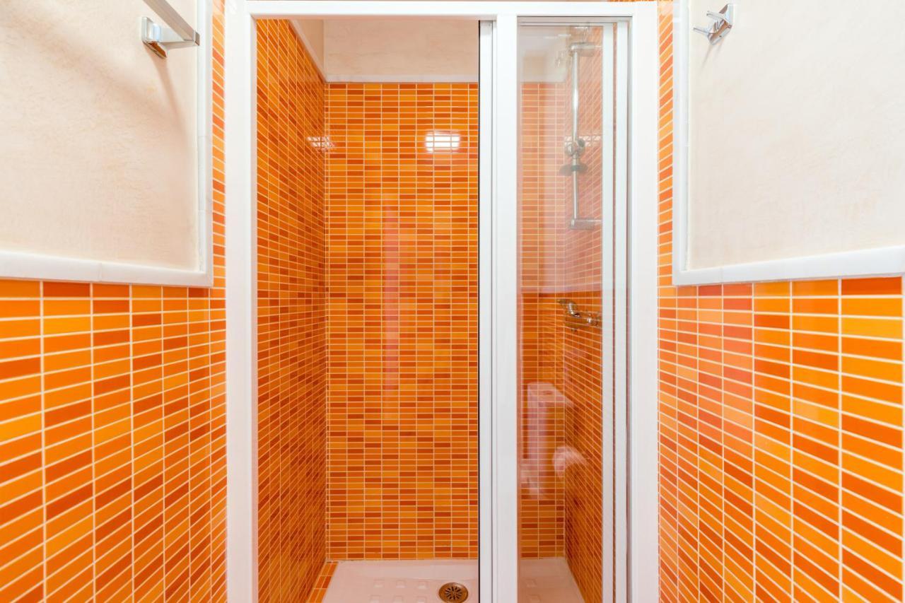 Veoapartment Ciriaco Севиля Екстериор снимка